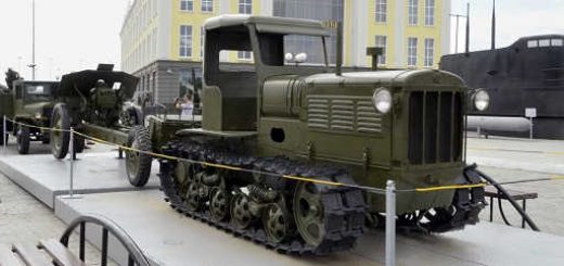 Первый гусеничный трактор СССР СХТЗ НАТИ