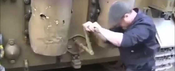 Завели танк Тигр