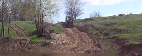 ДТ-75 через речку