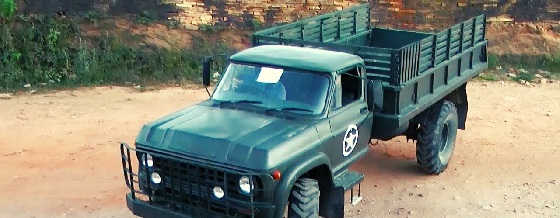 Мощные армейские грузовики на бездорожье