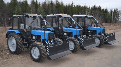 Трактор Беларус-82.1 в лесной защите