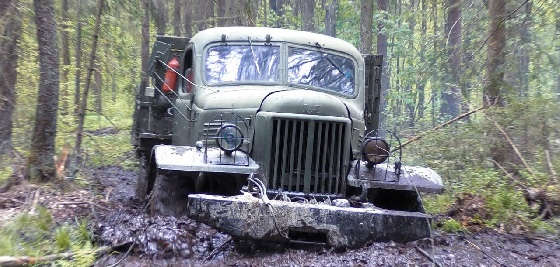 Дизельный ЗиЛ-157 в грязи