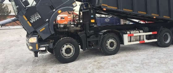 Какой двигатель под капотом самосвала FAW 8х4?