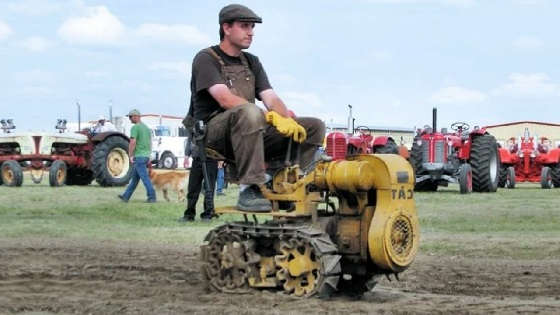  Самый маленький трактор на гусеницах