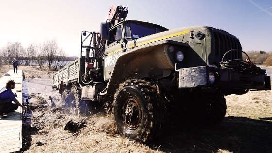 "Урал" 4320 по заиленному дну озера