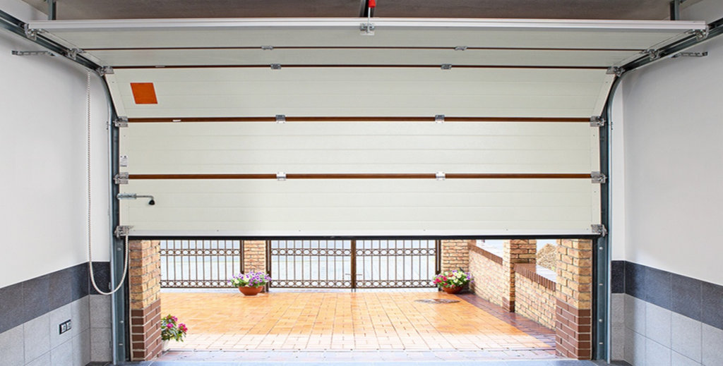 Подъемно-секционные ворота в гараж