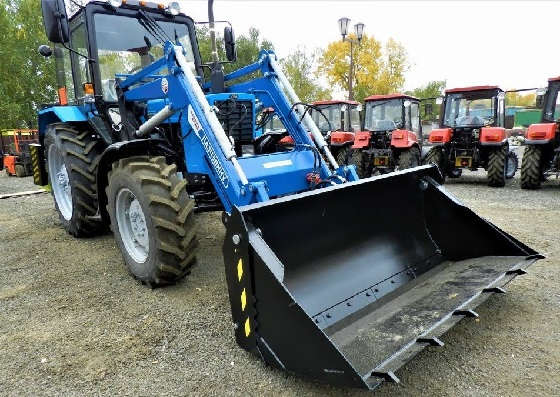 трактор МТЗ-82.1 с погрузчиком КУН Универсал