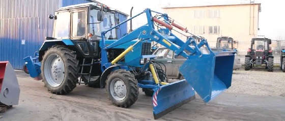 Трактор Беларус-82.1 с погрузчиком ПКУ