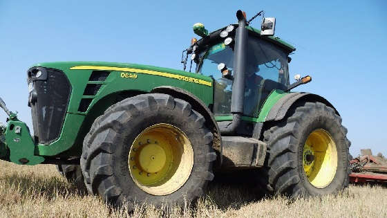 John Deere 8430