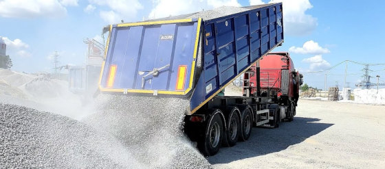 Самосвал Volvo с прицепом MEGA