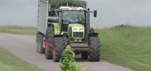 Заготовка зеленной массы в поле на тракторах John Deere и CLAAS