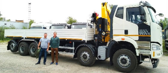 Грузовик FAW с ленивцем с пятой осью