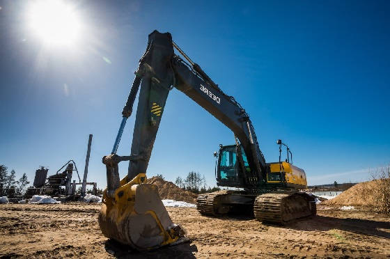 экскаватор John Deere E210