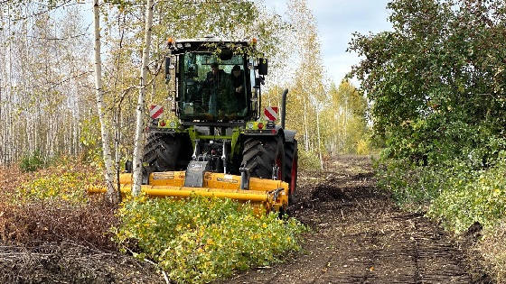 Беларус-2022 с лесным прицепом