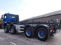 Контейнеровоз Iveco Trakker