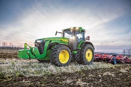 John Deere 8R 370 с независимой подвеской