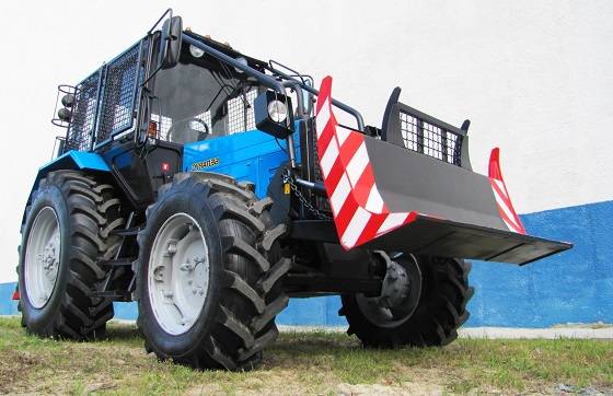 трактор МУЛ 82.2 с фронтальным погрузчиком