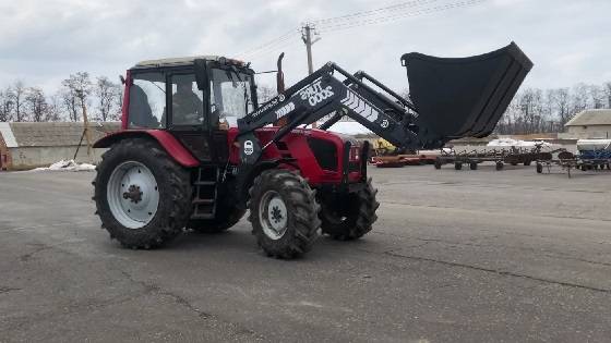 Беларус 1523.3 в комплектации с фронтальным погрузчиком