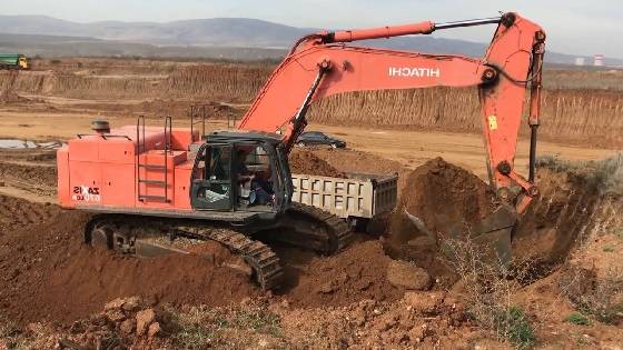 Hitachi Zaxis 670LCR