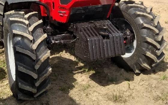 Беларус 1523.3 в комплектации с фронтальным погрузчиком