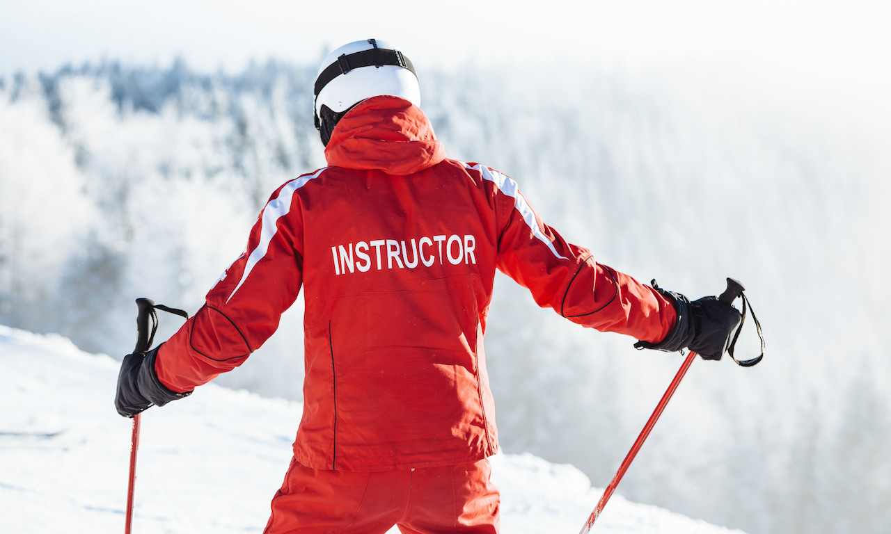 Инструктор по горным лыжам
