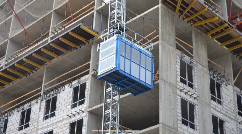 Подъемник грузопассажирский строительный