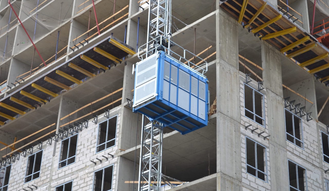 Подъемник грузопассажирский строительный