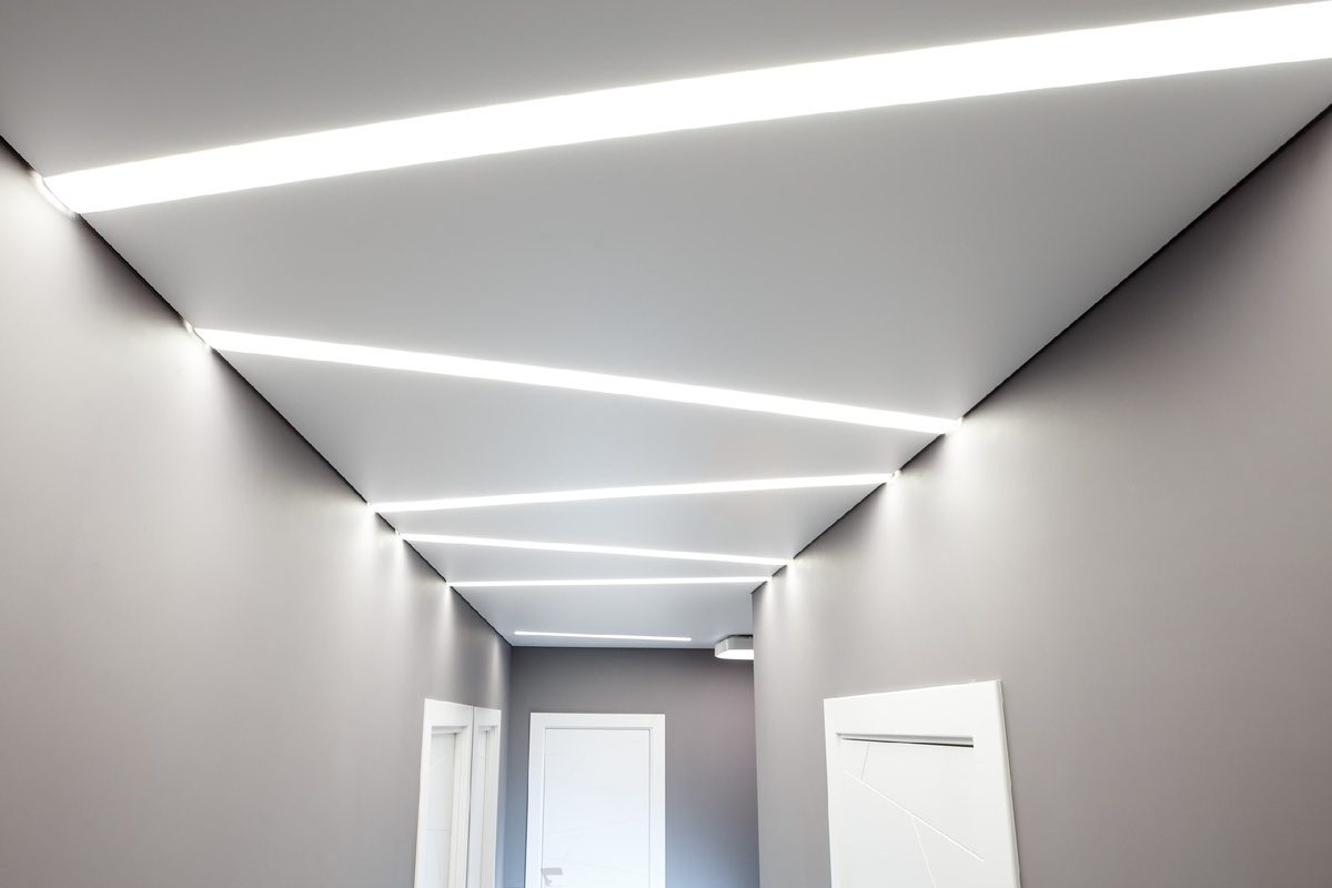 Натяжные потолки и освещение
